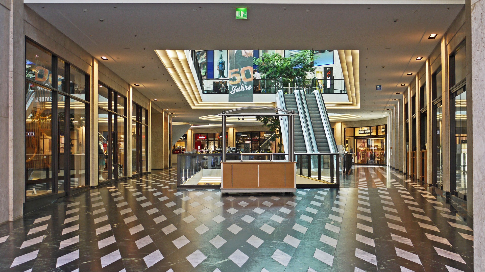 mall-3245949_1920